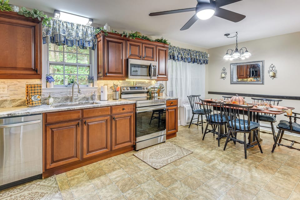 Kitchen | Cooking Basics | Pod Coffee Maker | Microwave | Toaster | Blender