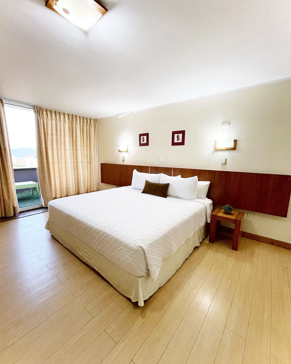 Comfort Suite, Balcony, Mountain View | Premium bedding, down comforters, pillowtop beds, in-room safe