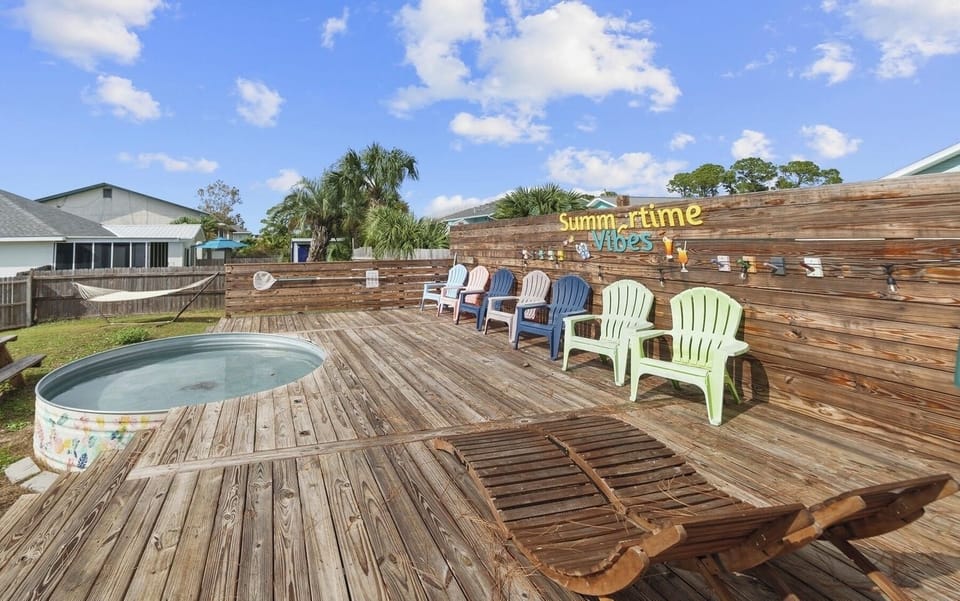 Extra large deck and pool access