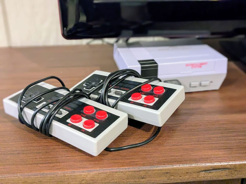 Enjoy some old-school Nintendo games (1000+ built in)