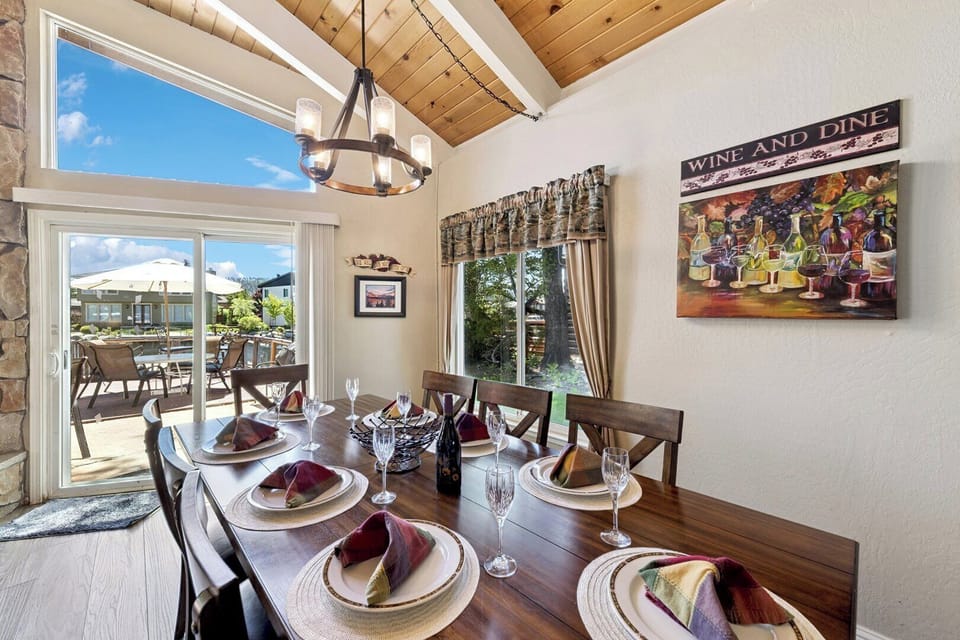 Dining Area for 8 - Main Level Living Area
