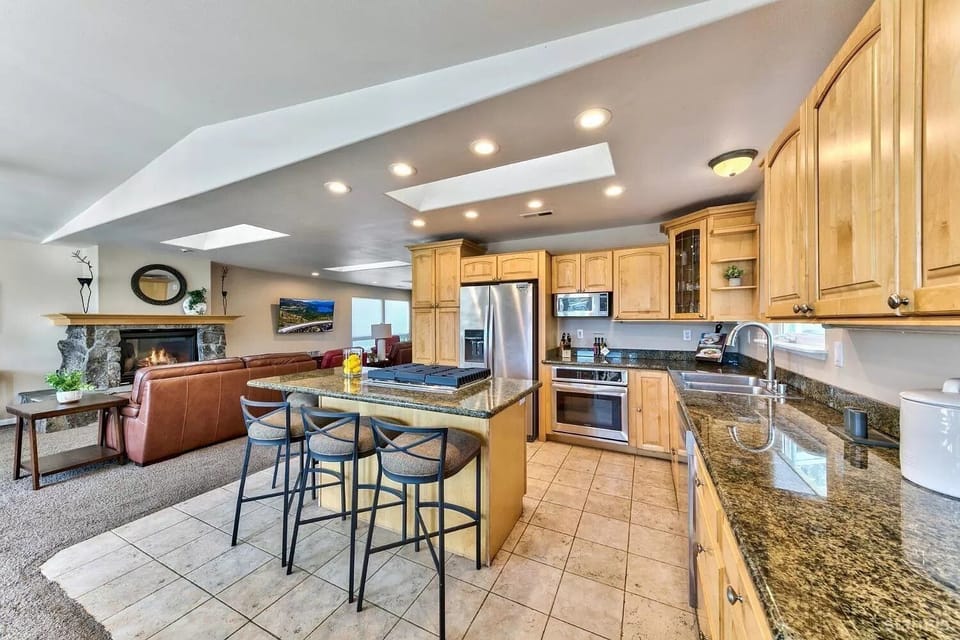 Large Fully Furnished Kitchen