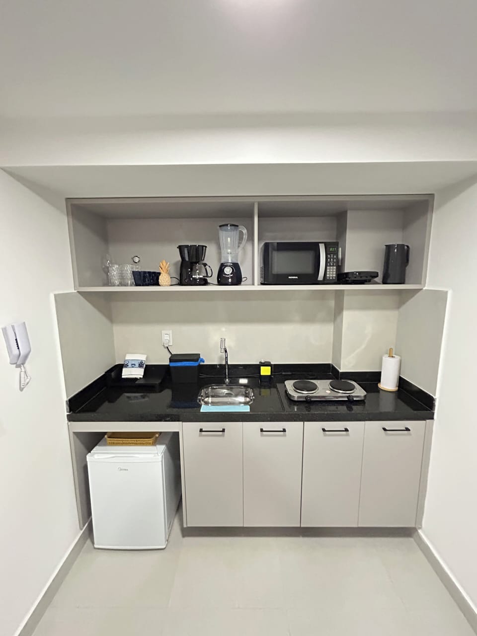 Apartment | Private kitchen | Mini-fridge, microwave, stovetop, coffee/tea maker