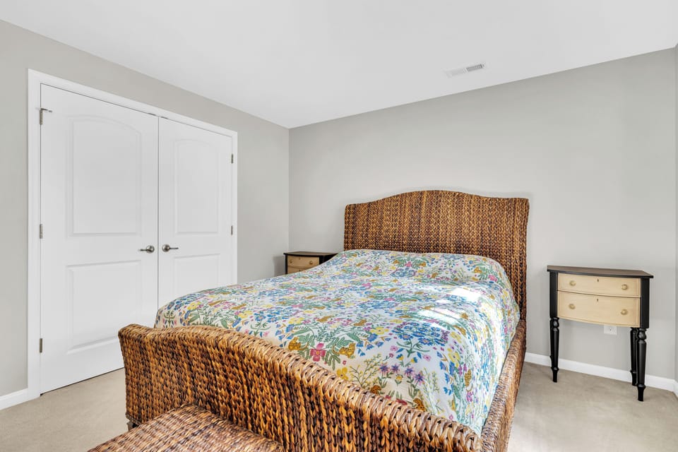 Lower Level Queen Bedroom