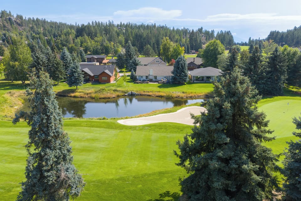This home sits right on the 14th hole of Eagle Bend Golf Course | Exterior