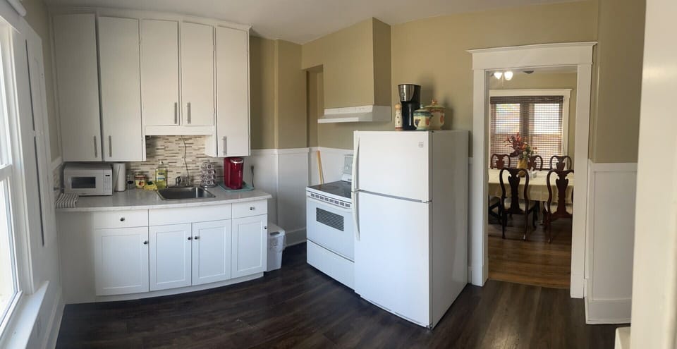 Family House, Non Smoking, City View | Private kitchen | Electric kettle, toaster