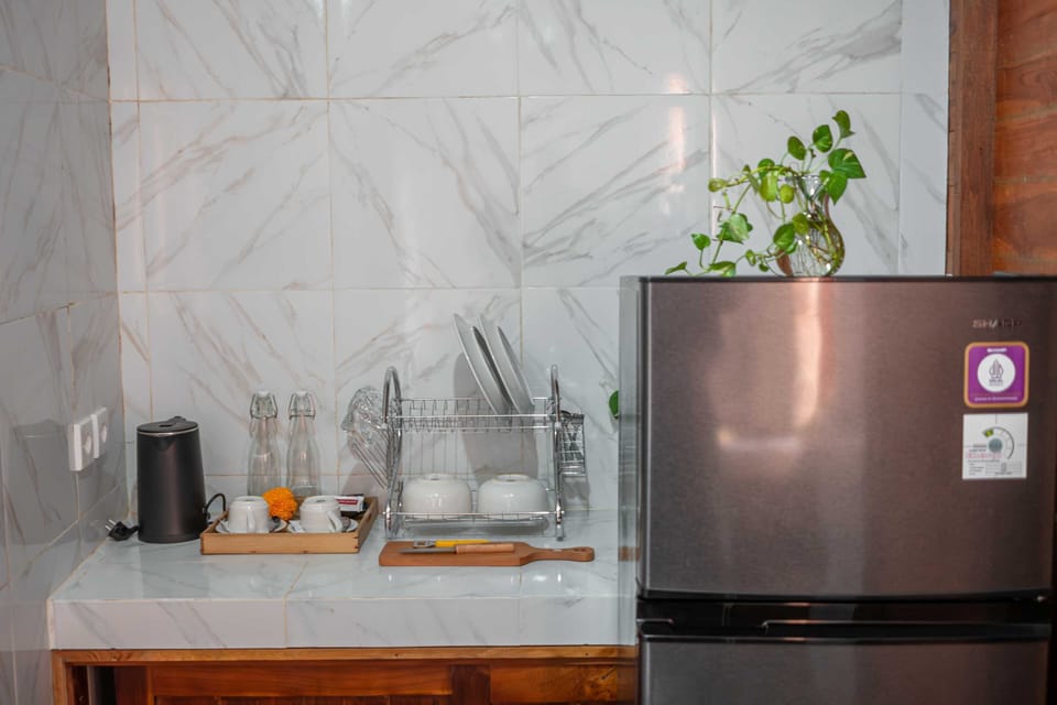 Comfort Double Room, 1 King Bed, Pool View | Private kitchen | Stovetop