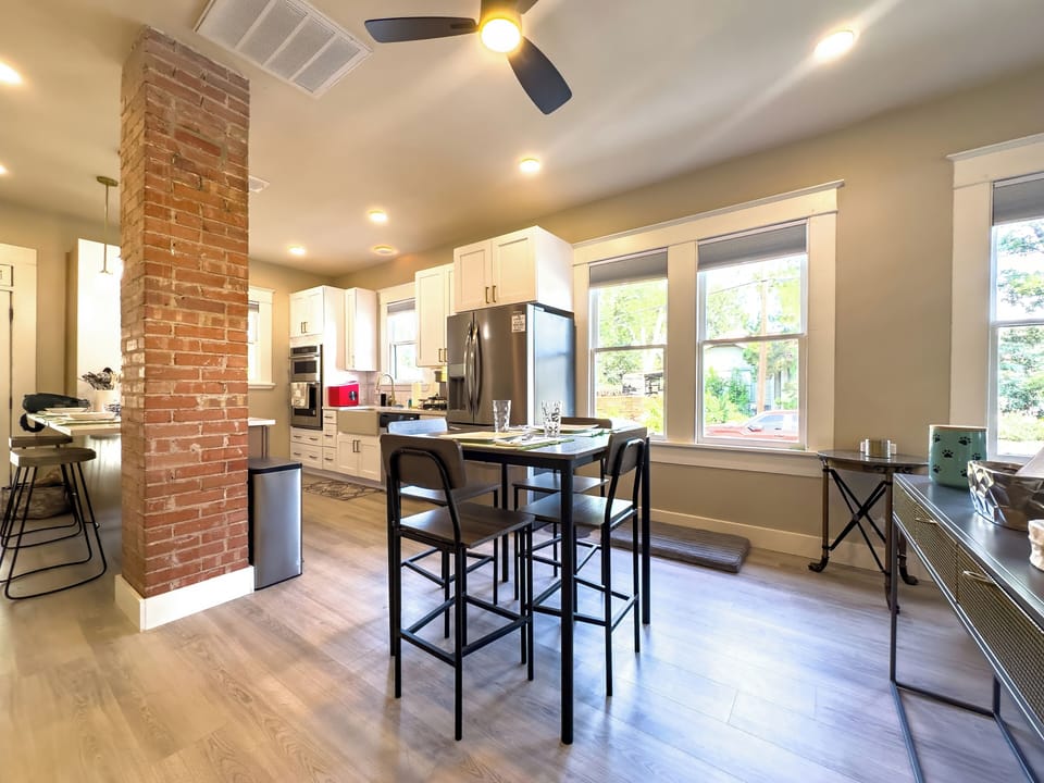Breakfast nook