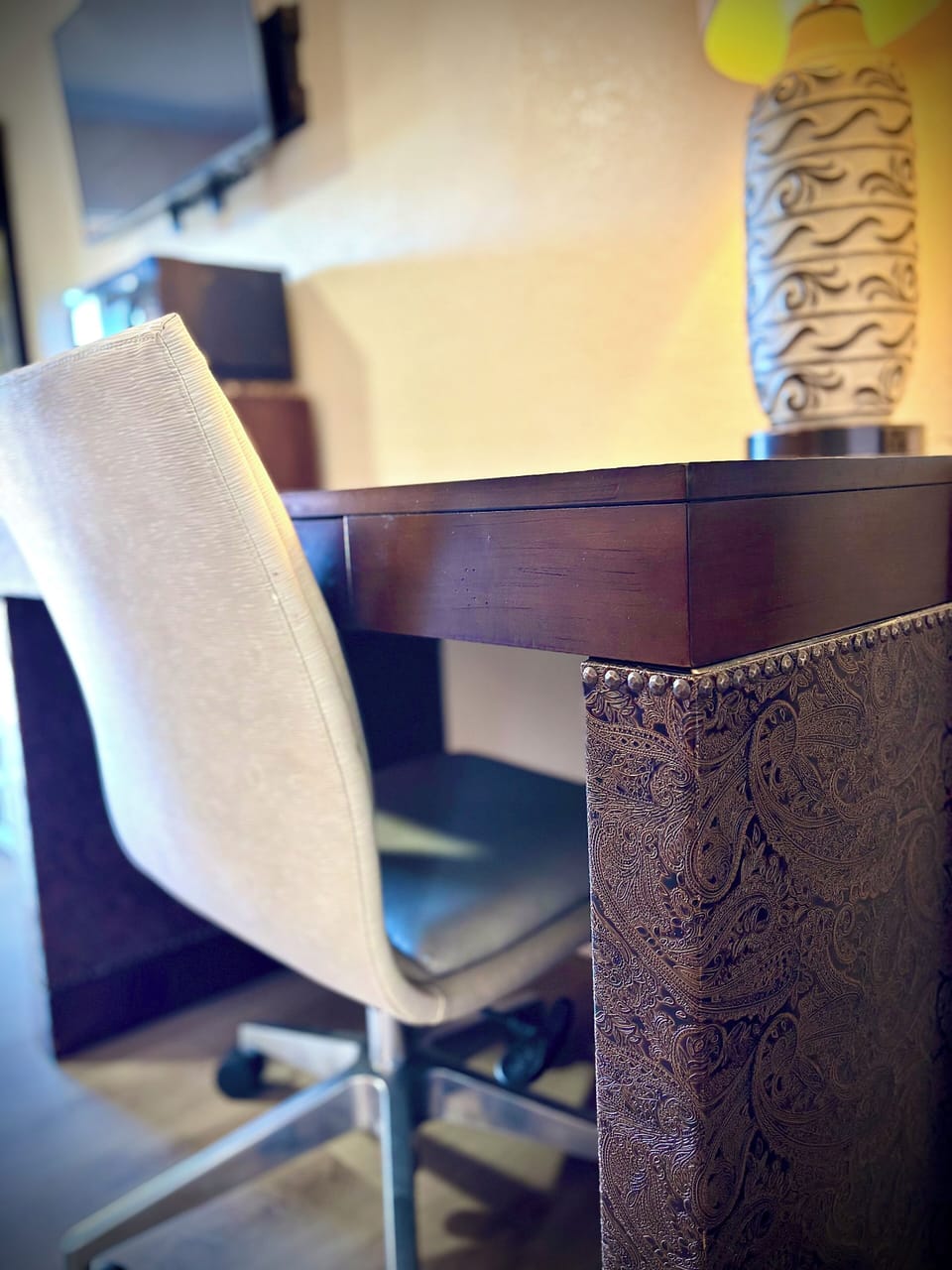 Deluxe Room, 1 King Bed, Non Smoking, Private Bathroom | In-room safe, desk, laptop workspace, blackout drapes