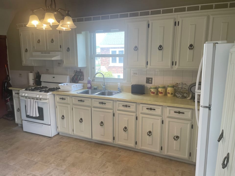 Deluxe House, Patio | Private kitchen | Coffee/tea maker, electric kettle, toaster, spices