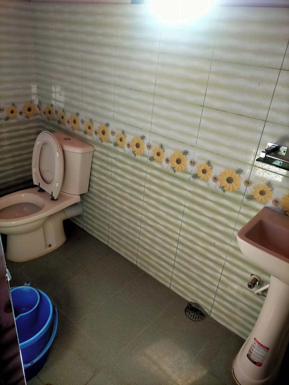 Deluxe Double Room, Balcony, Garden View | Bathroom | Bathtub, free toiletries, towels, soap