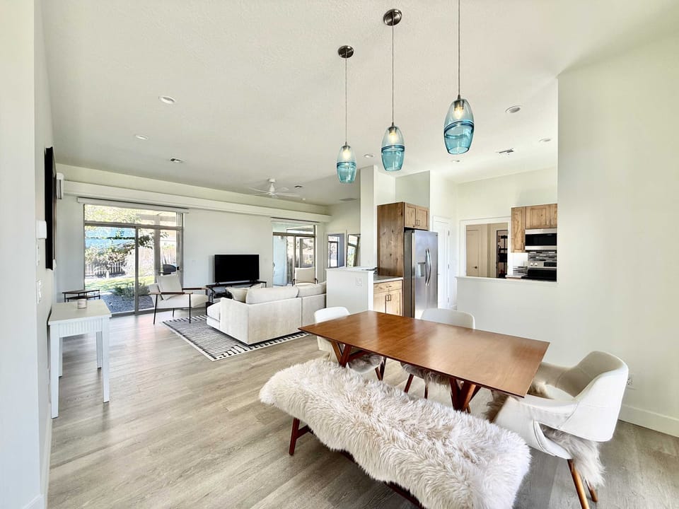 Desert Bloom has a convenient layout and the windows provide a bright, airy environment. 
