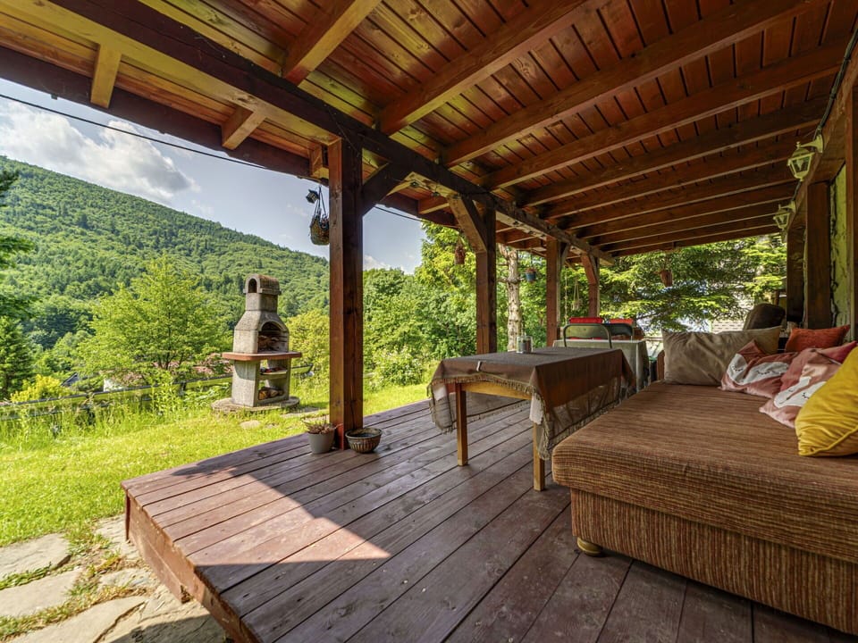 Furniture, Flooring, Interior Design, Wood, Kitchen & Dining Room Table, Floor, Chair, Table, Dining Room, Ceiling