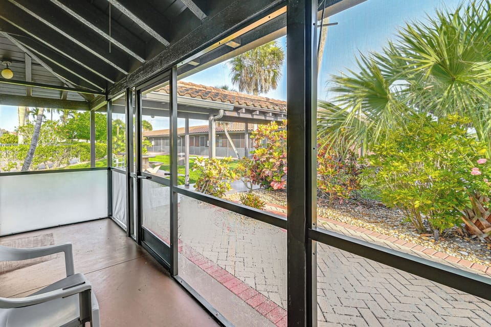 Screened Lanai | Walk to Community Pool