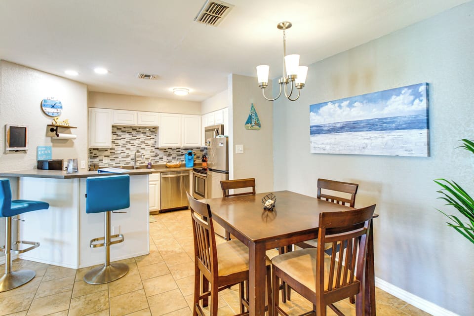 Dining Area | Dishware/Flatware