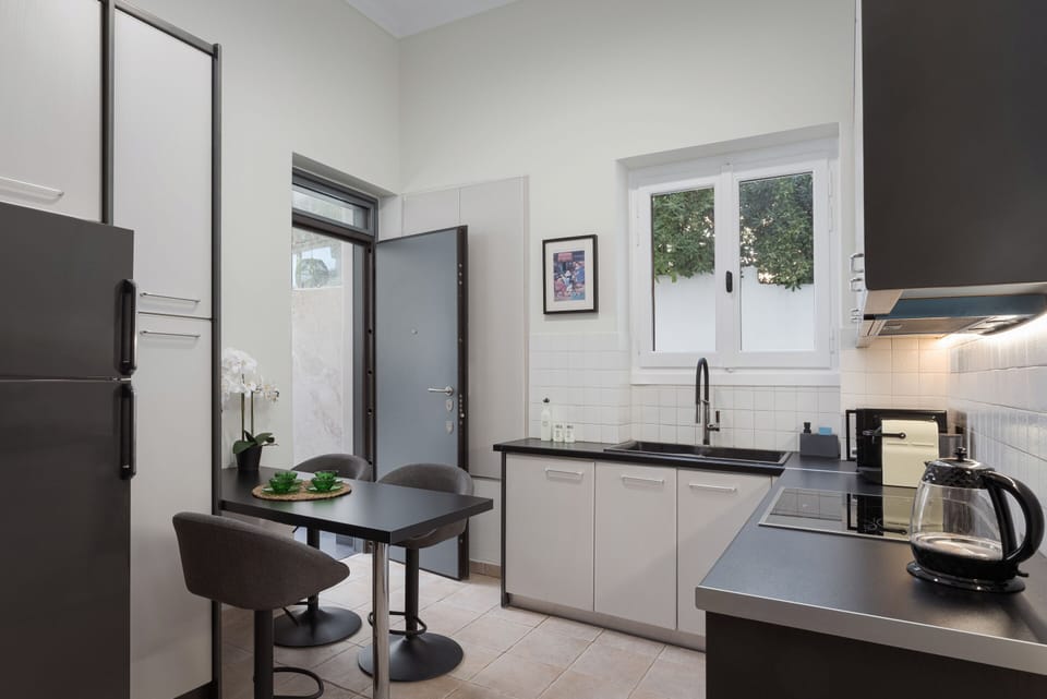 House, Garden View | Private kitchen | Full-size fridge, microwave, oven, stovetop