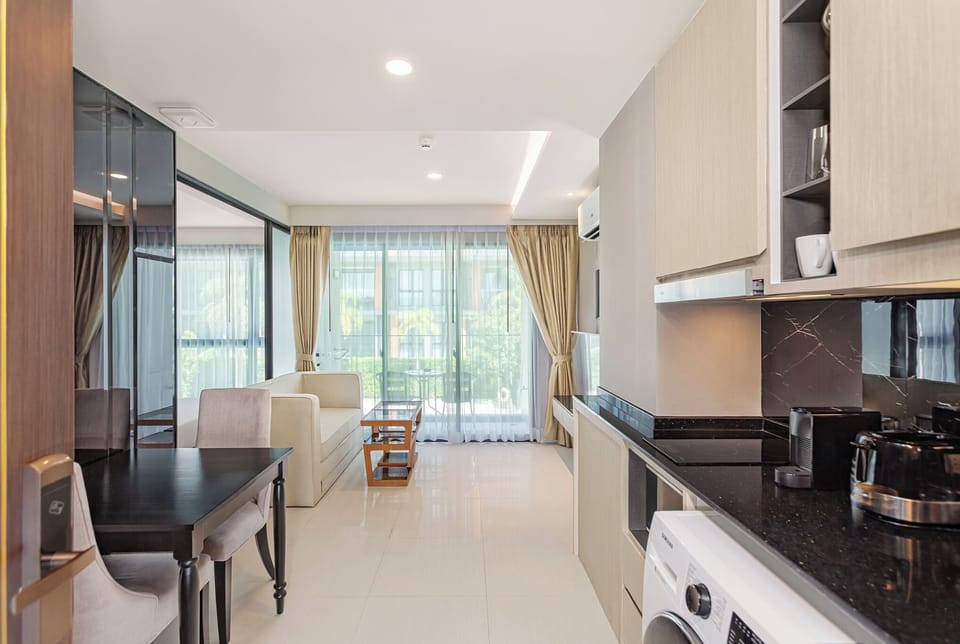 Standard Apartment, Balcony, Pool View | Private kitchen | Electric kettle, toaster