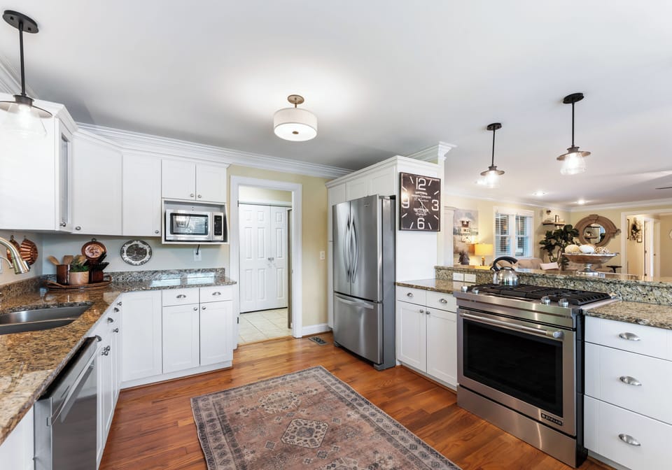 Fully equipped kitchen with reliable utensils and appliances.