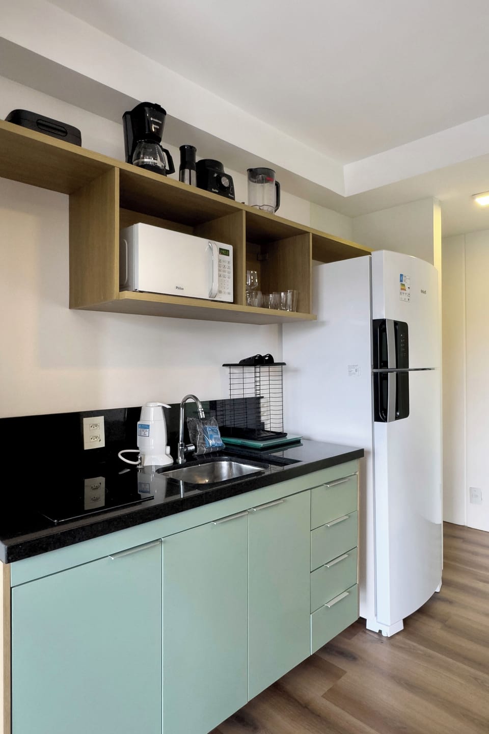 Comfort Studio Suite, 1 Queen Bed, Kitchenette, City View | Private kitchen