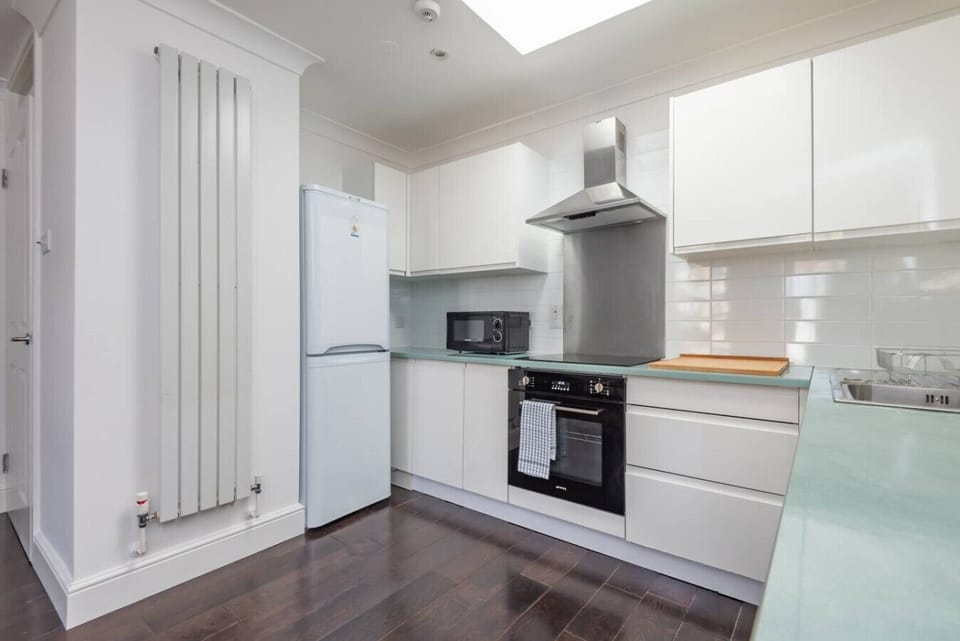 Full kitchen with fridge, oven, and microwave ready to use