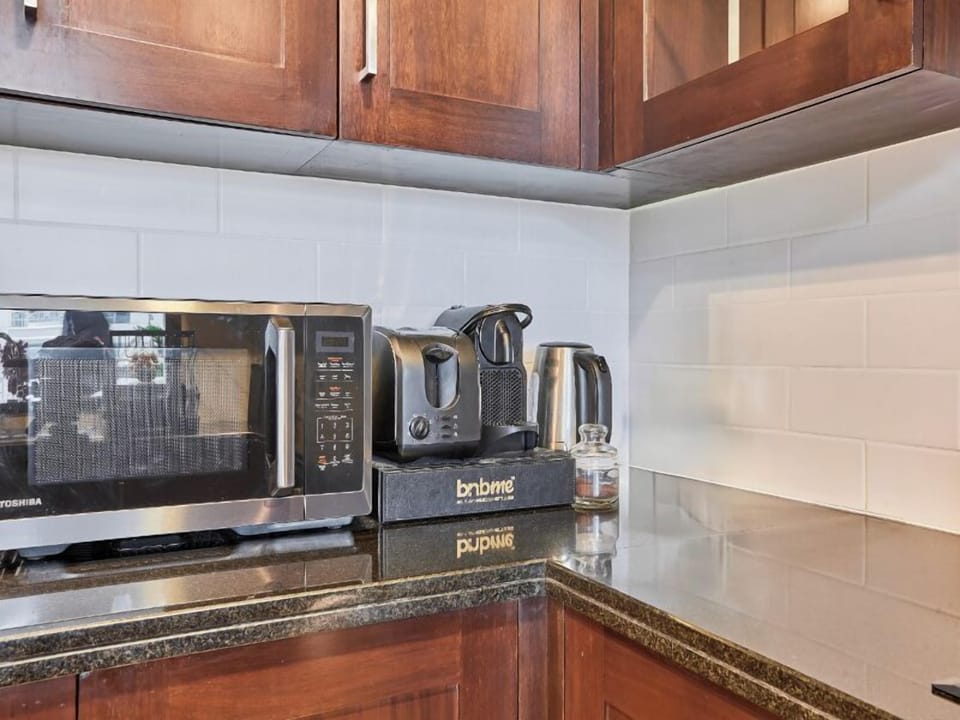 Premium Apartment, 1 Bedroom, Pool View | Private kitchen | Fridge, microwave, oven, stovetop