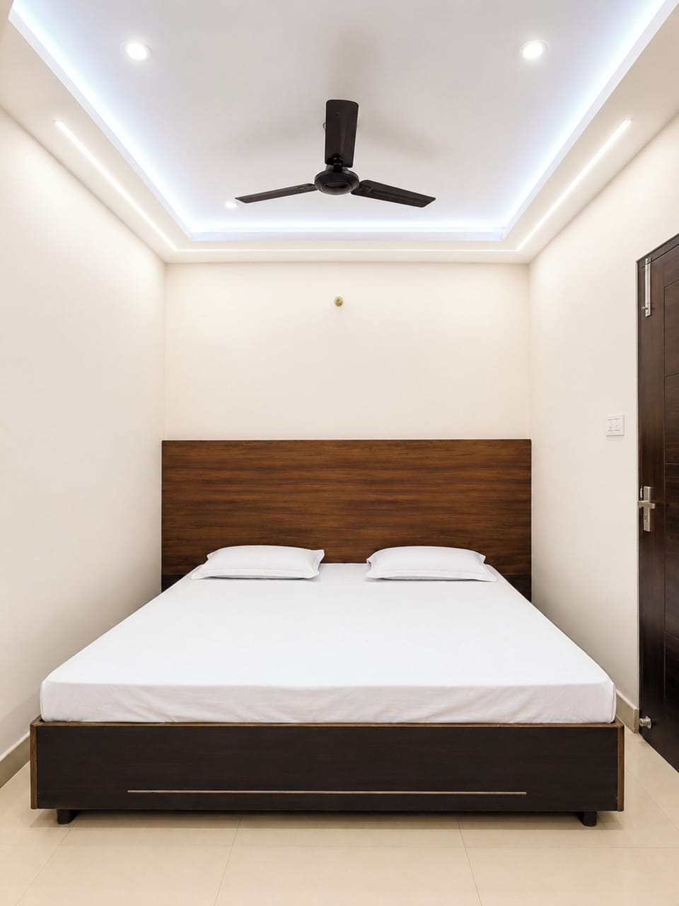 Hypo-allergenic bedding, desk, soundproofing, free WiFi