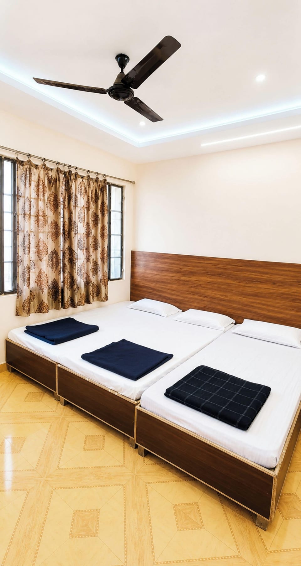 Hypo-allergenic bedding, desk, soundproofing, free WiFi