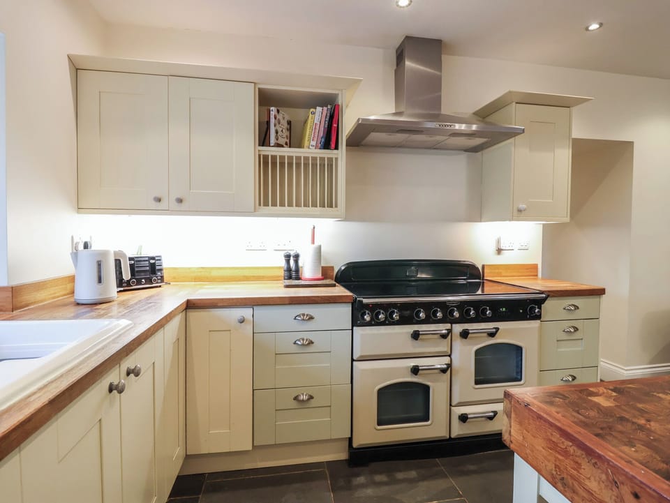 Fridge, microwave, dishwasher, toaster
