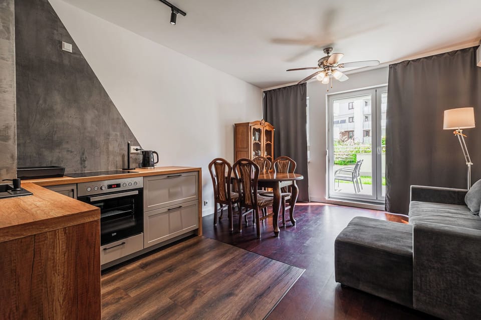 Apartment, Courtyard View | Living room