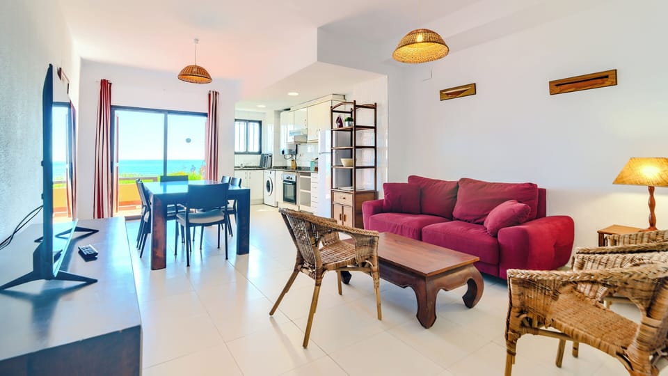 Comfort Apartment, 2 Bathrooms, Beachfront | Living area
