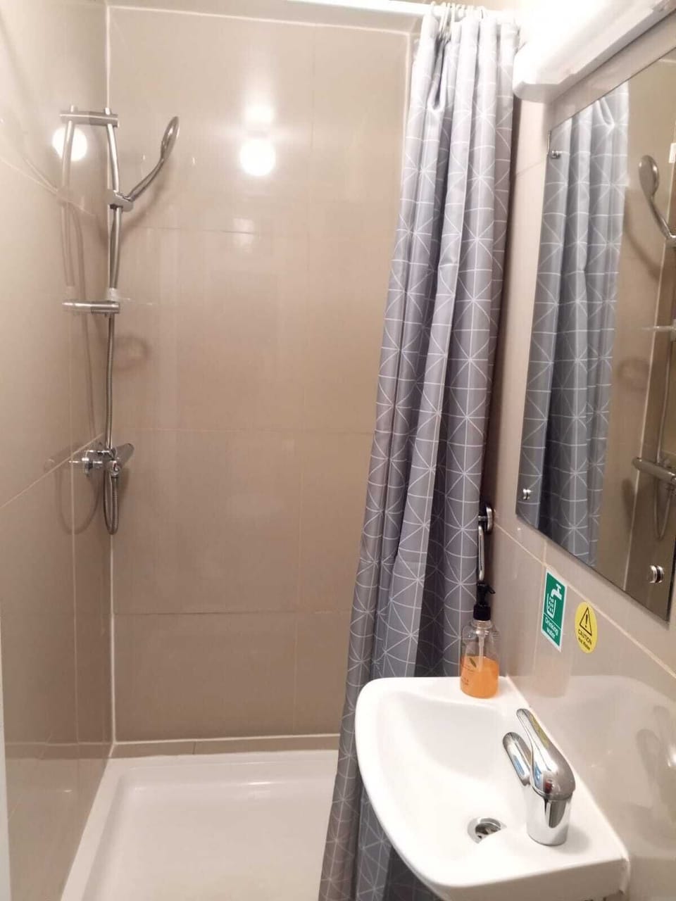 Deluxe Studio | Bathroom