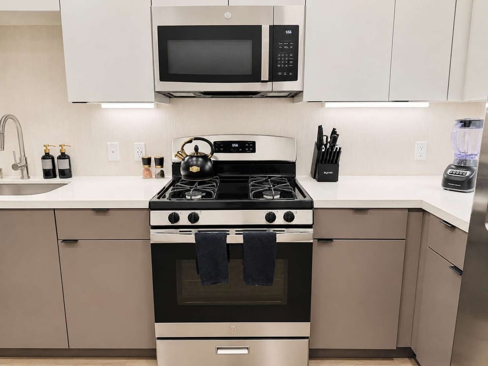 Experience extended comfort with a fully equipped kitchen featuring a coffee machine, stovetop, and microwave—everything you need for a seamless long-term stay.