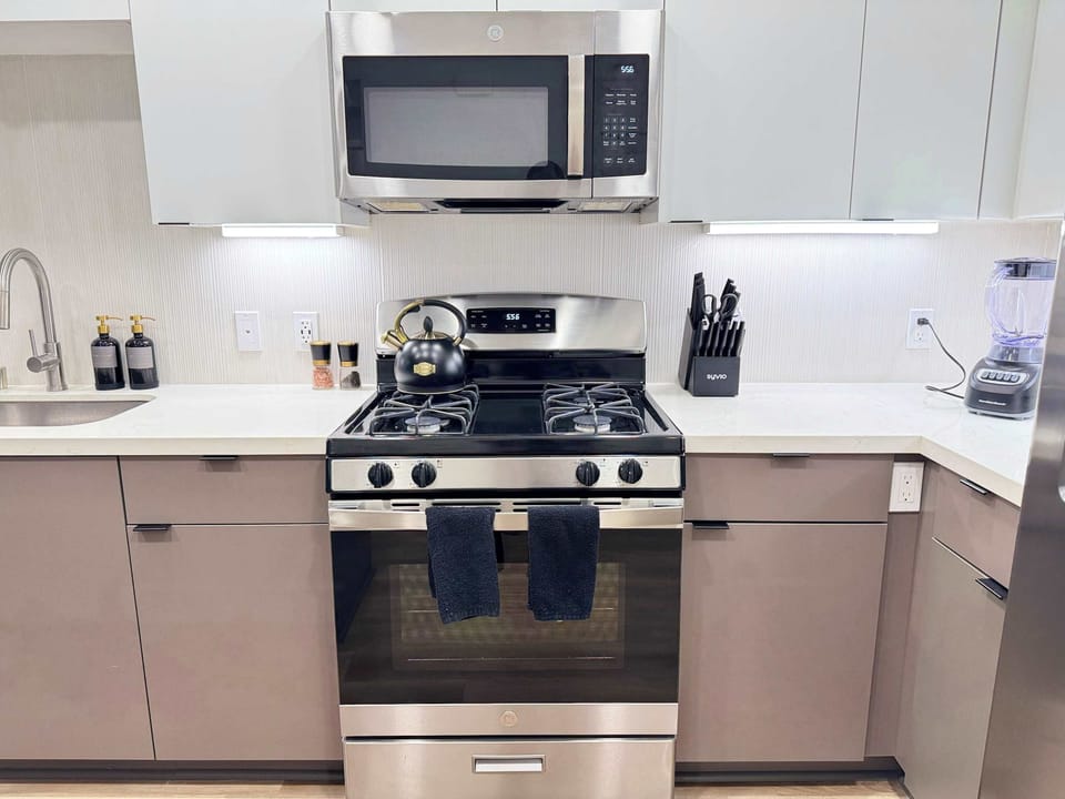 Experience extended comfort with a fully equipped kitchen featuring a coffee machine, stovetop, and microwave—everything you need for a seamless long-term stay.