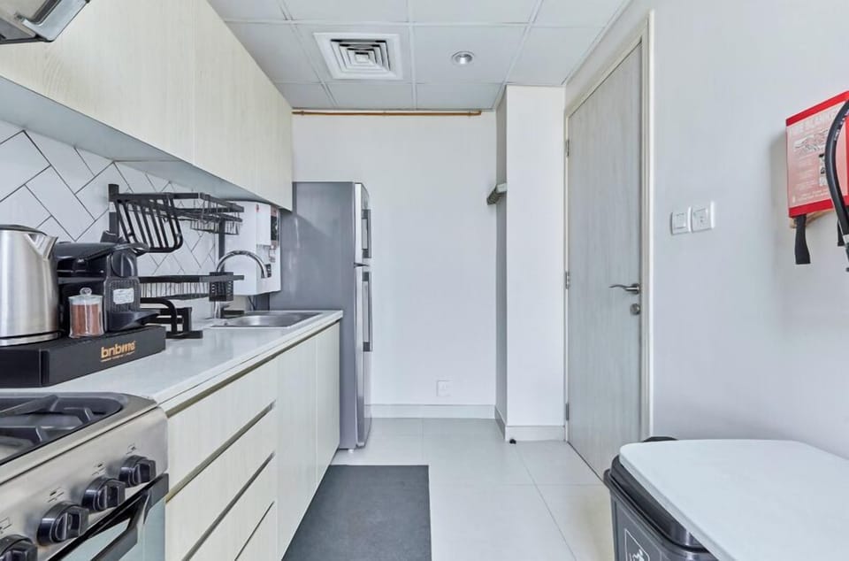 Premium Apartment, 1 Bedroom, City View | Private kitchen | Fridge, microwave, oven, stovetop