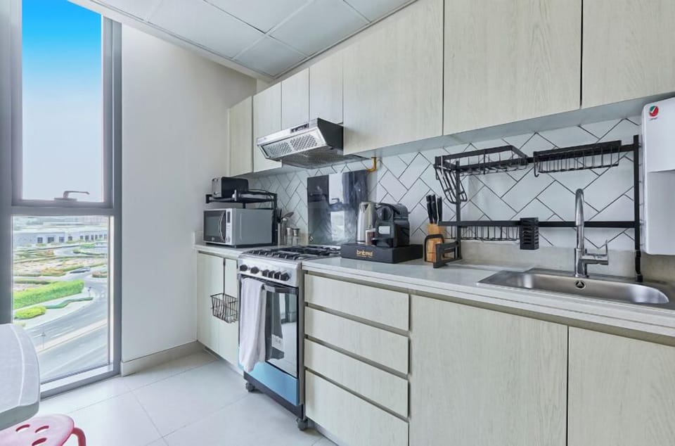 Premium Apartment, 1 Bedroom, City View | Private kitchen | Fridge, microwave, oven, stovetop