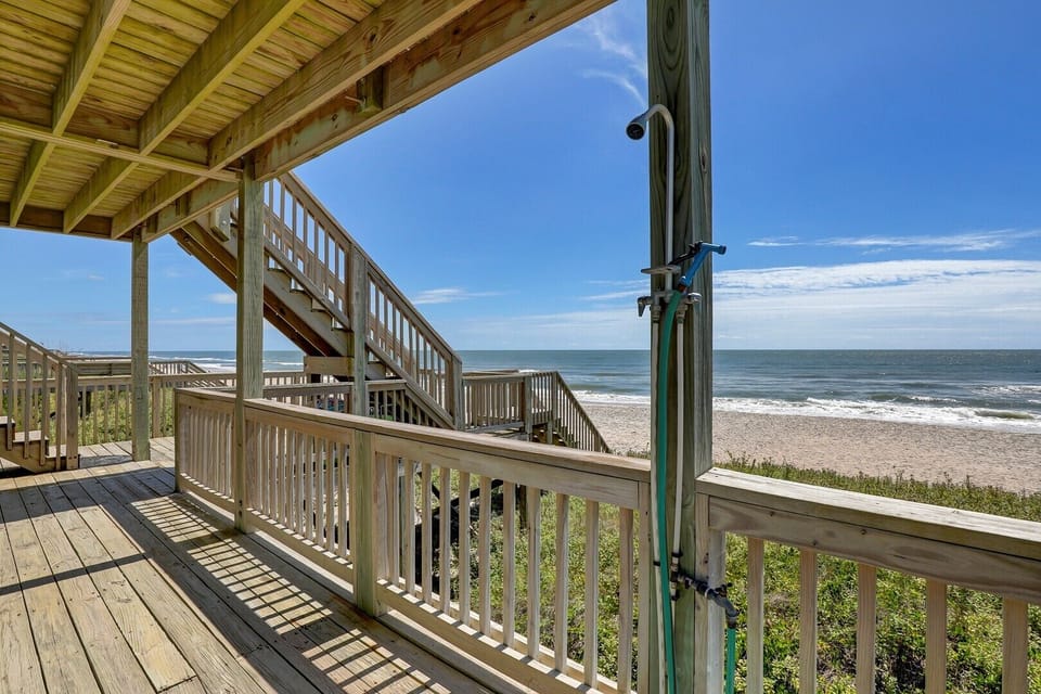 Lower Level Oceanfront Deck