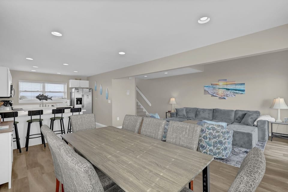 Dining Area (2)