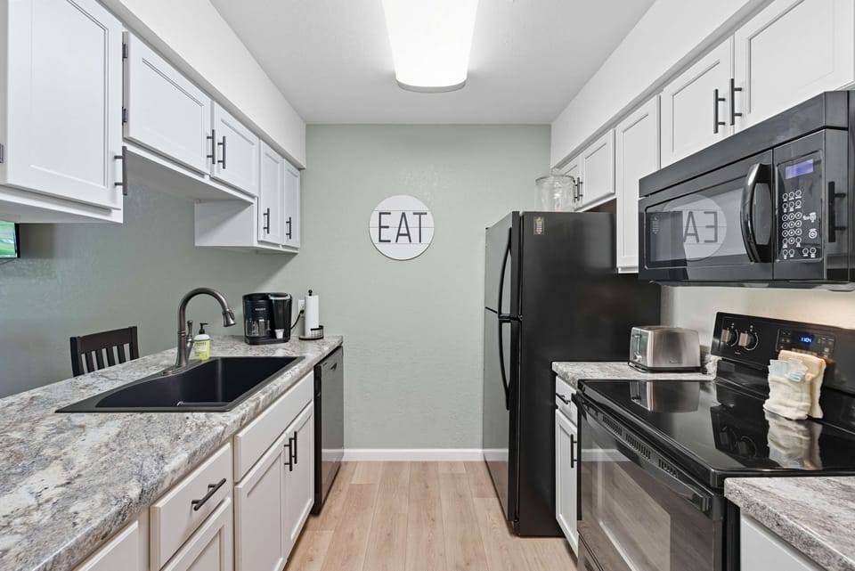 The airy kitchen is well-equipped for an unforgettable getaway​