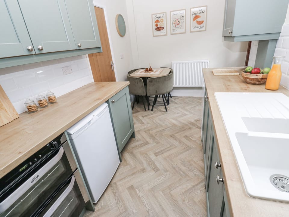 Fridge, microwave, dishwasher, toaster