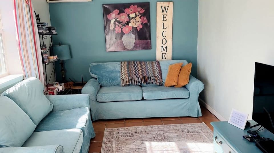 Pet Friendly Breathtaking Cottage with Great Views and Hot-tub in Rainbow, California Cottage in Southern California