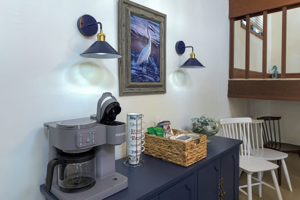 Coffee station- Kcup and regular brew coffee pot