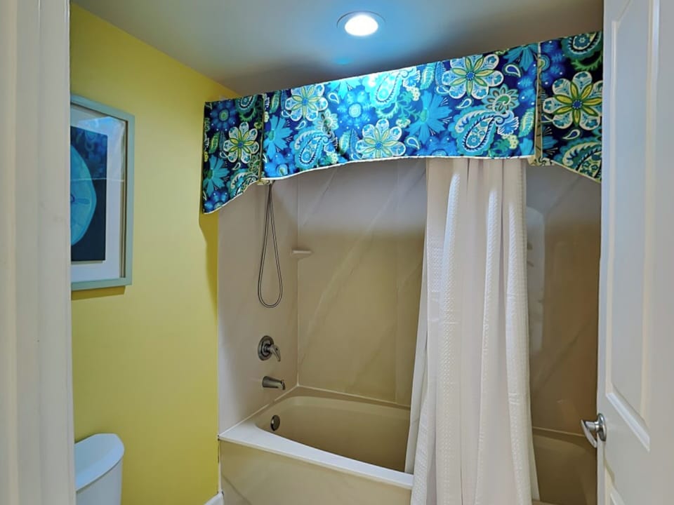 Primary Bathroom - Shower/Tub Combo