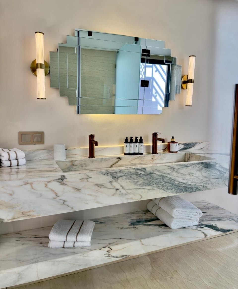 Superior Suite | Bathroom | Hair dryer, towels, soap, shampoo