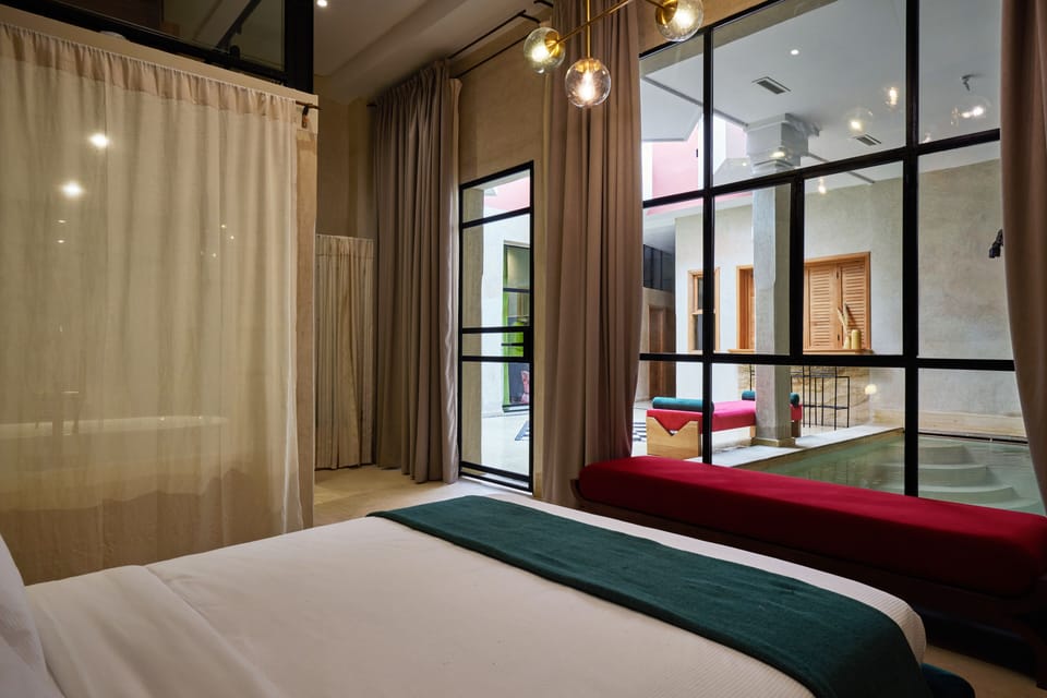 Luxury Suite | In-room safe, blackout drapes, free WiFi, bed sheets