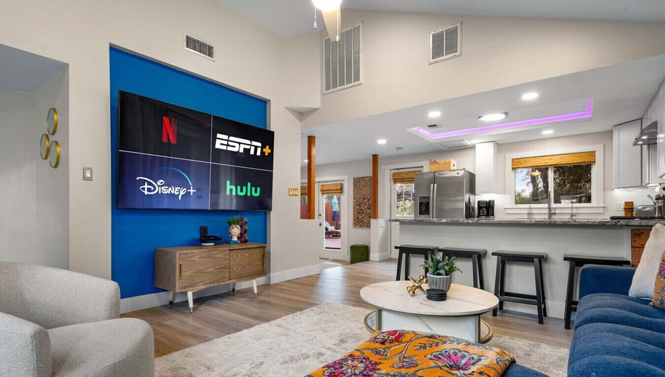 Game night, movie night, midnight snack run. This layout’s ready for it all.