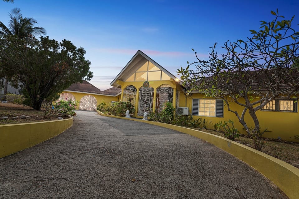 Villa, 6 Bedrooms | Exterior