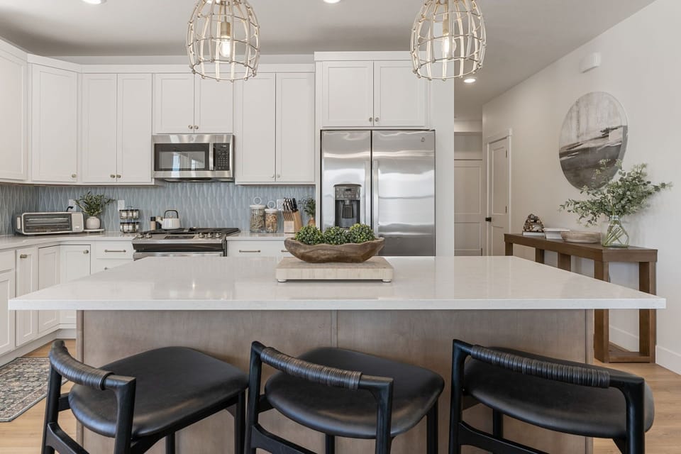Condo, 3 Bedrooms | Private kitchen | Fridge, oven, coffee/tea maker, toaster