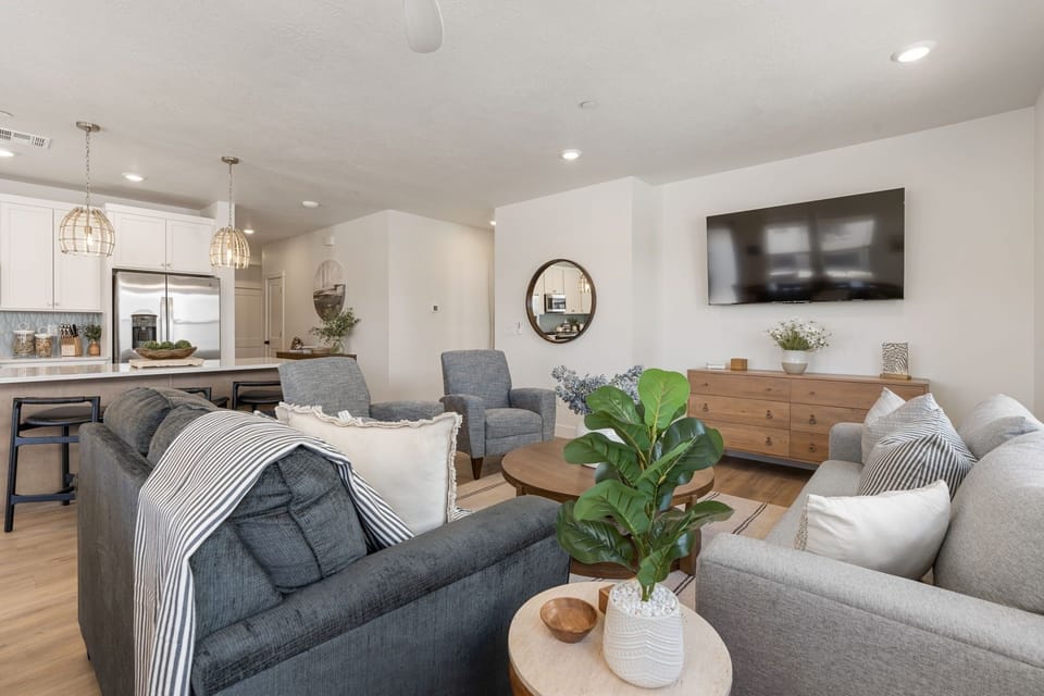Condo, 3 Bedrooms | Living area | Smart TV