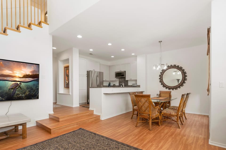 Condo, 2 Bedrooms | Dining