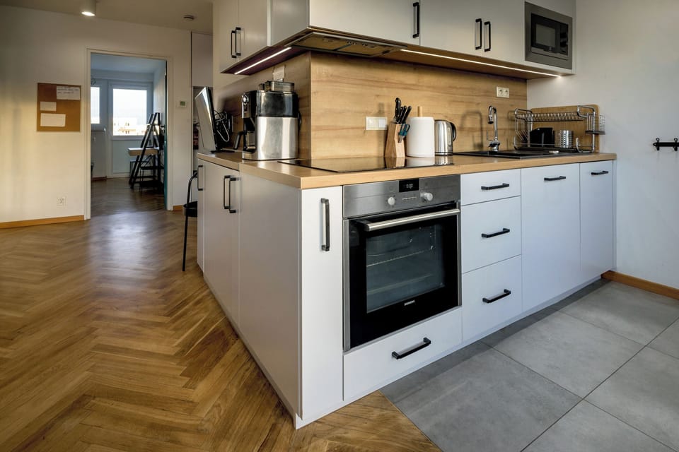 Apartment, Balcony | Private kitchenette | Electric kettle, toaster